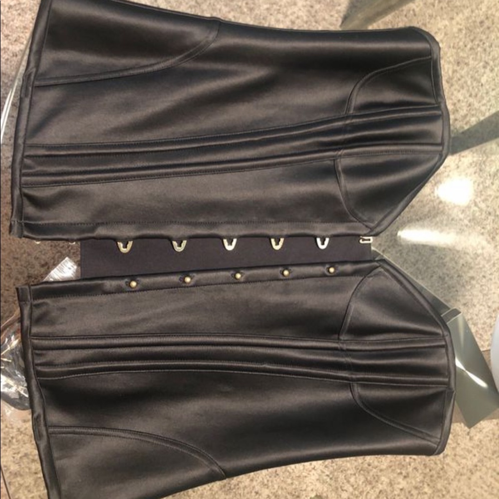 Mónica & Penelope Cruz black satin corset
